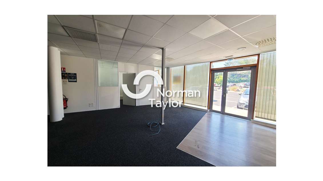 Bureaux de 192m² à louer à Béziers axe principal