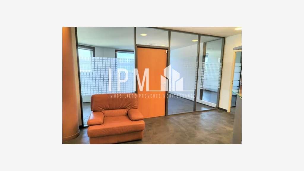 A louer bureaux de 234m² à Marseille 13015