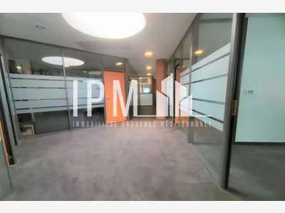 A louer bureaux de 234m² à Marseille 13015
