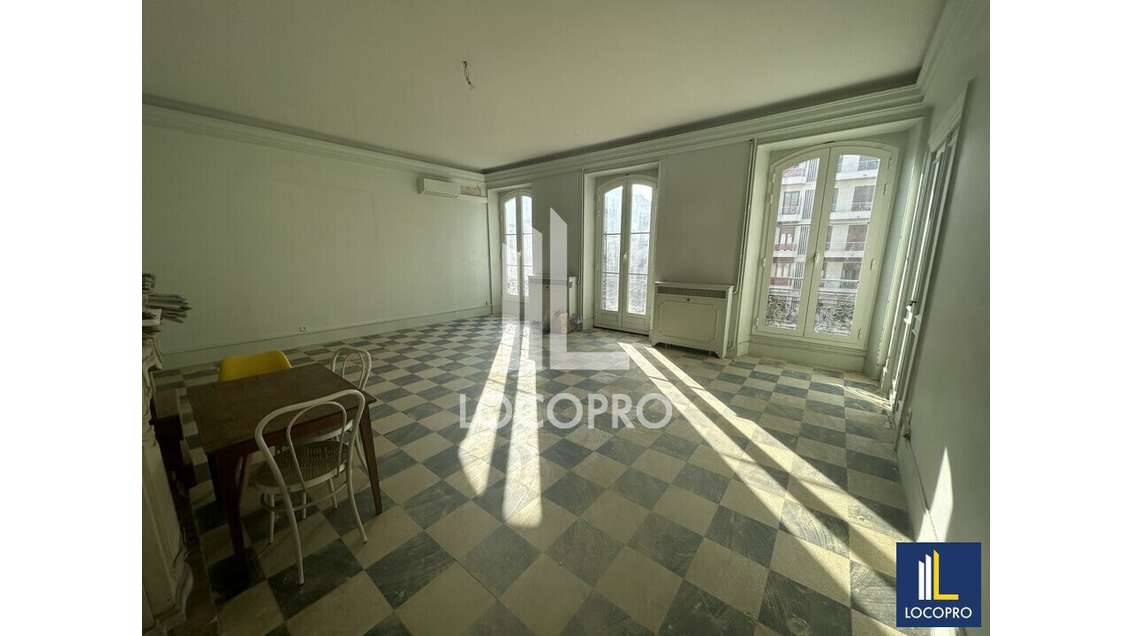 Loue bureaux de 250m² dans le Carré d'Or de Nice