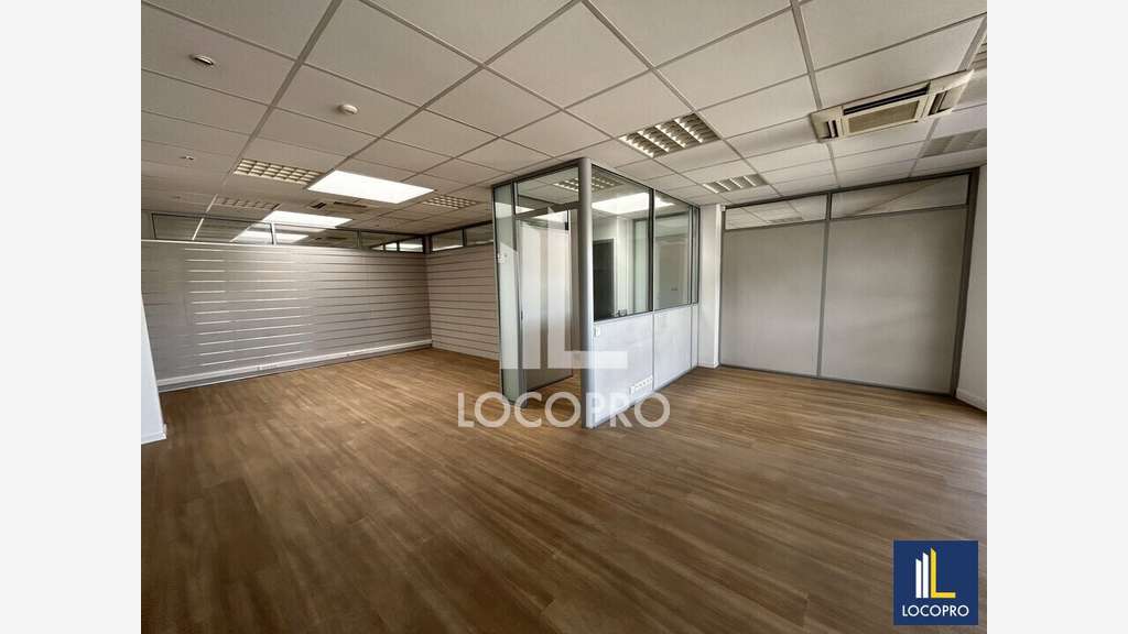 A louer bureaux de 284m² en R+1 le Cannet