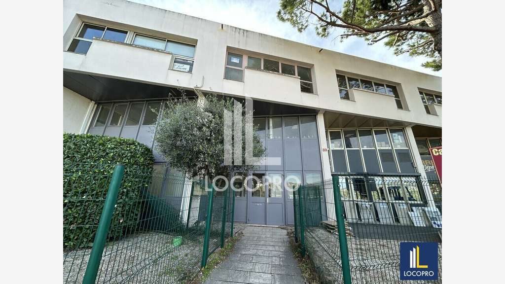 A louer bureaux de 284m² en R+1 le Cannet