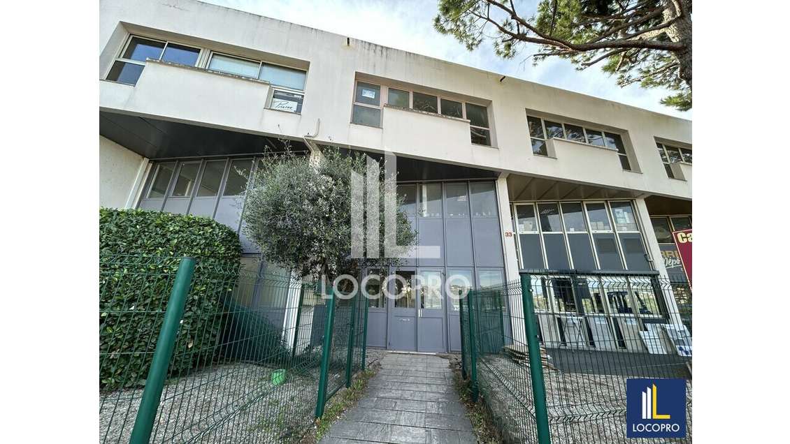 A louer bureaux de 284m² en R+1 le Cannet