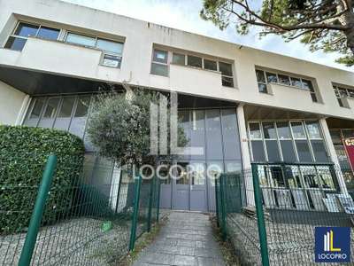 A louer bureaux de 284m² en R+1 le Cannet