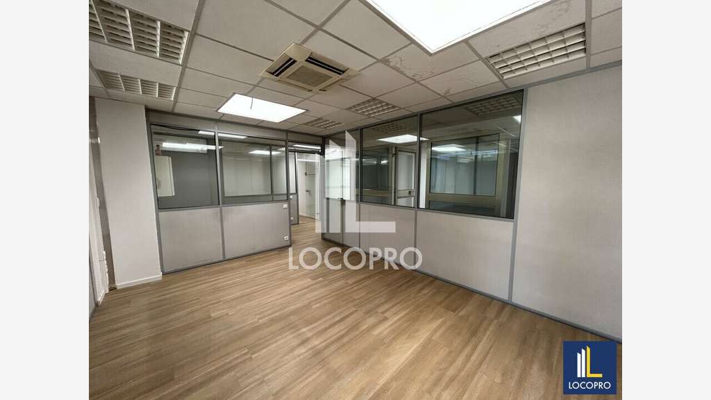 A louer bureaux de 284m² en R+1 le Cannet