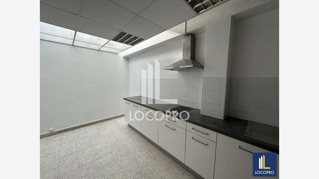 A louer bureaux de 284m² en R+1 le Cannet