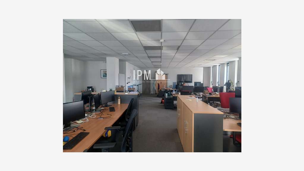 A louer bureaux de 300m² en zi Paluds Aubagne