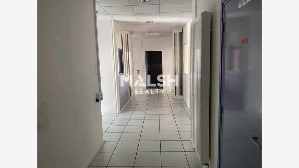 Loue bureaux 387m² divisibles dès 175m² à Decines
