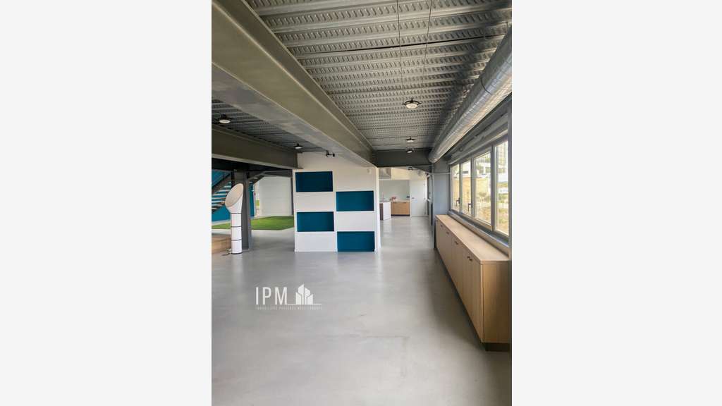 A louer bureaux de 525m² + parkings à La Ciotat