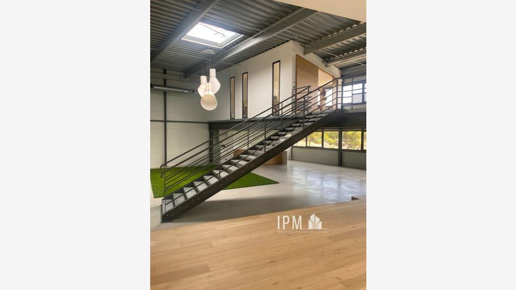 A louer bureaux de 525m² + parkings à La Ciotat