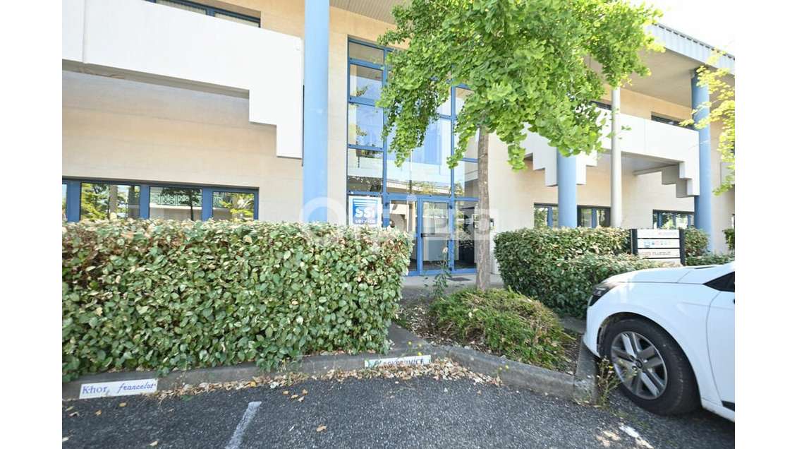 Vente local mixte 234m²  à Bron