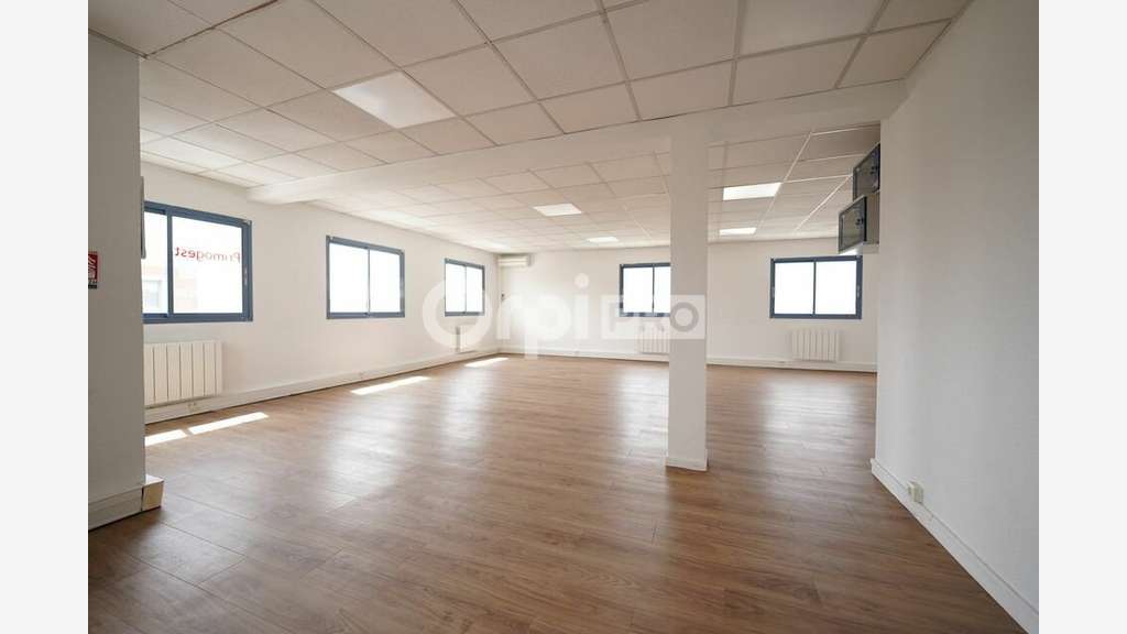 Vente local mixte 234m²  à Bron