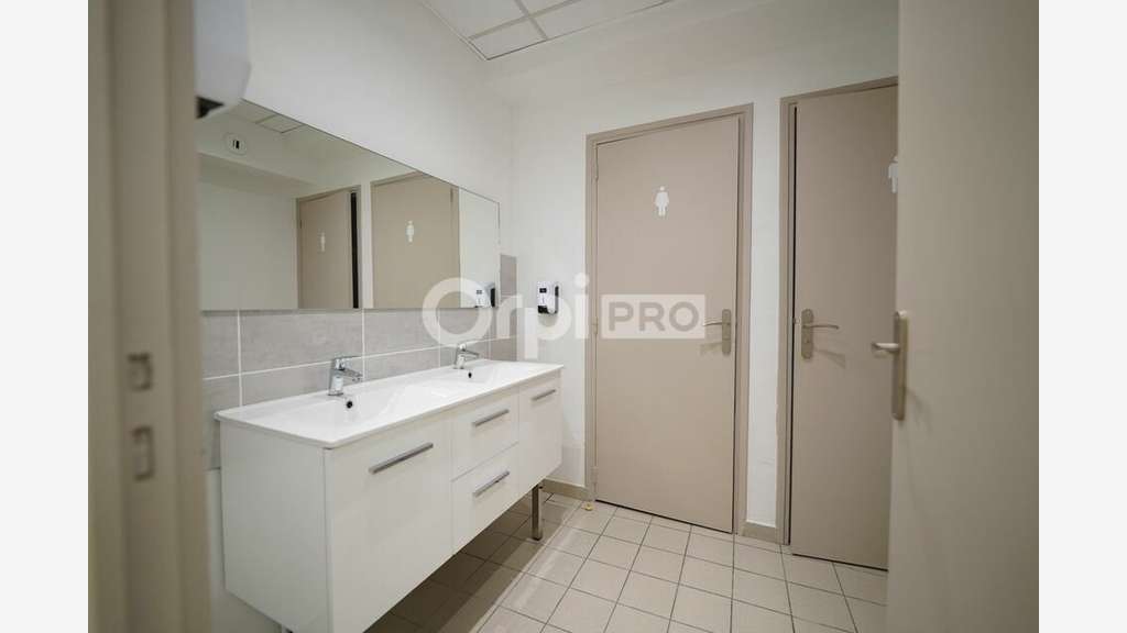Vente local mixte 234m²  à Bron