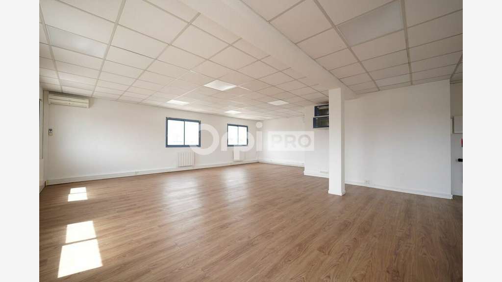 Vente local mixte 234m²  à Bron