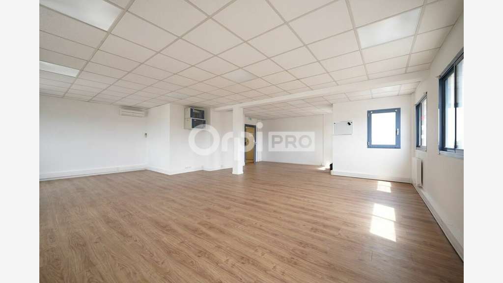 Vente local mixte 234m²  à Bron