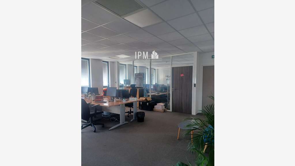 A louer bureaux de 610m² à Aubagne 13400