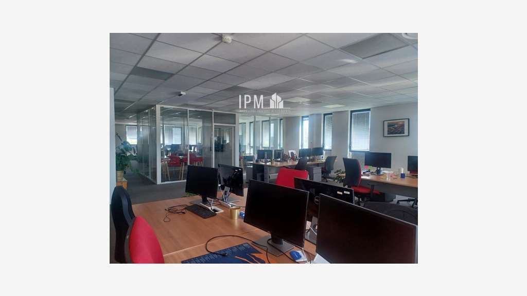 A louer bureaux de 610m² à Aubagne 13400