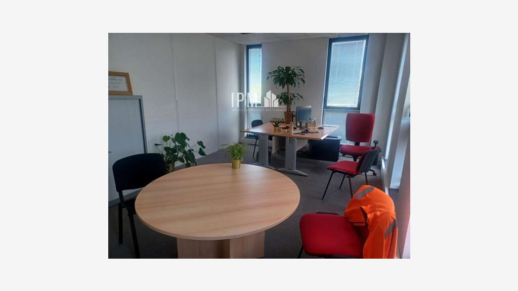 A louer bureaux de 610m² à Aubagne 13400
