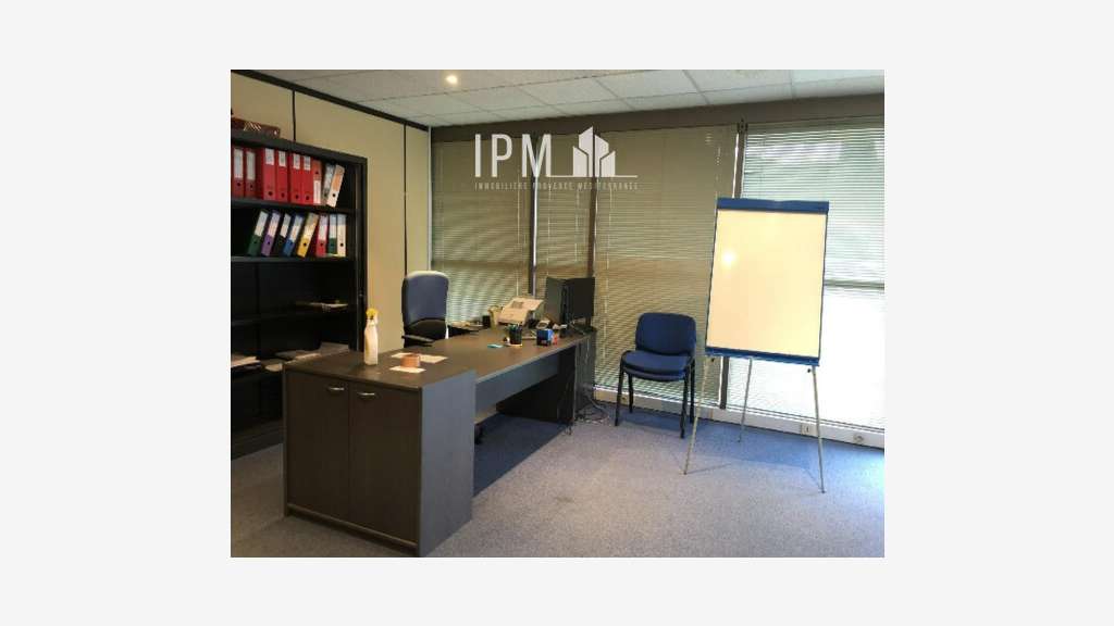 A louer bureaux de 78m² en RDC à Nîmes 30000
