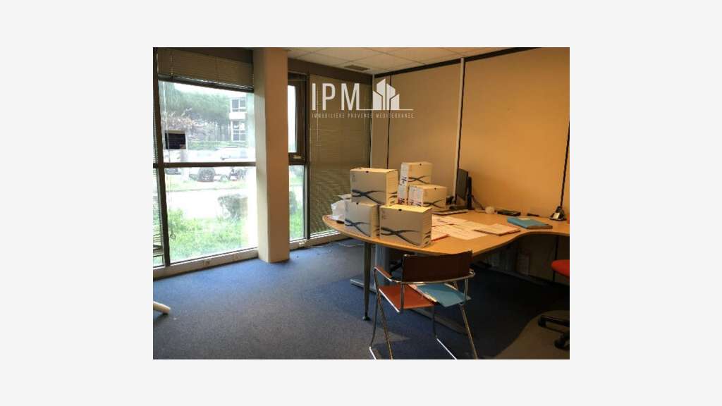 A louer bureaux de 78m² en RDC à Nîmes 30000