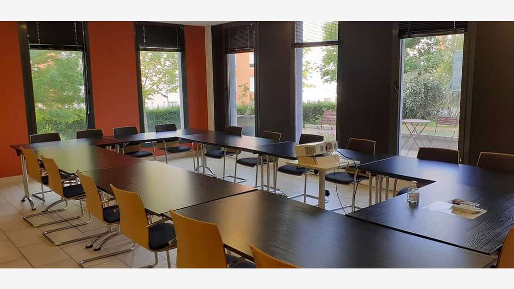 Loue bureaux de 9 à 45m² centre d'affaires Reims