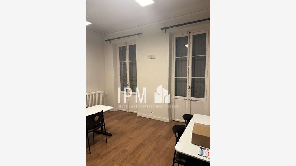 A louer bureaux de 90m² à Aubagne centre 13400