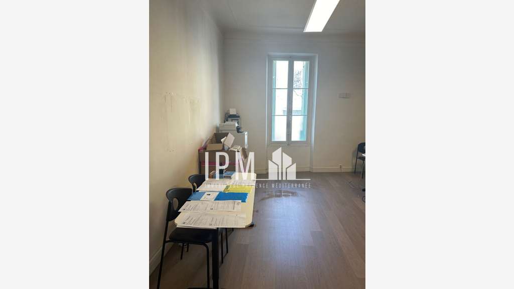 A louer bureaux de 90m² à Aubagne centre 13400