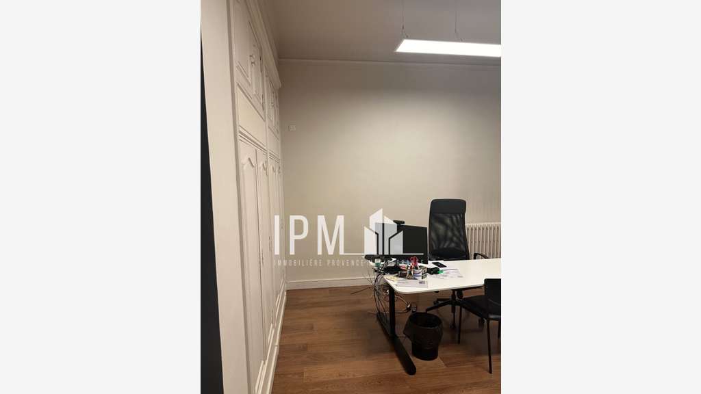 A louer bureaux de 90m² à Aubagne centre 13400
