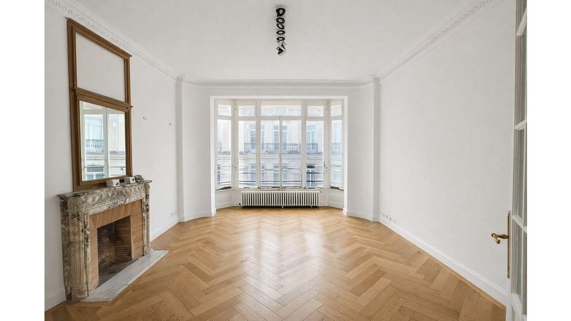 Location bureaux de caractère 197m² à Paris 8e