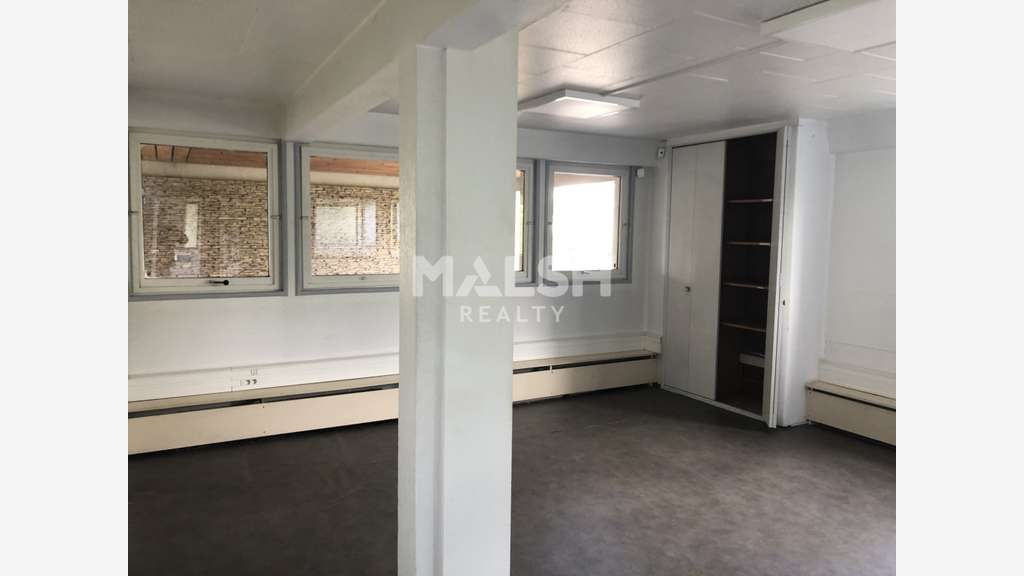 Loue bureaux divisibles 372m² à Decines Charpieu