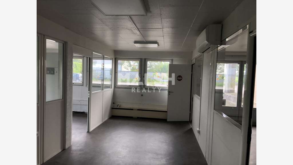 Loue bureaux divisibles 372m² à Decines Charpieu