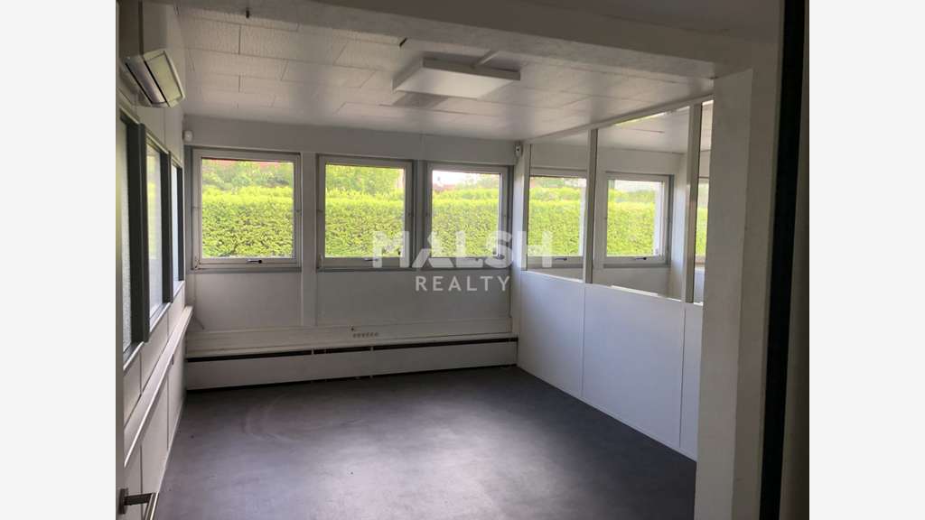 Loue bureaux divisibles 372m² à Decines Charpieu