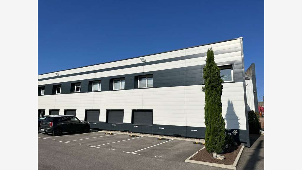 A louer bureaux neufs 112m² RDC à Décines-Charpieu