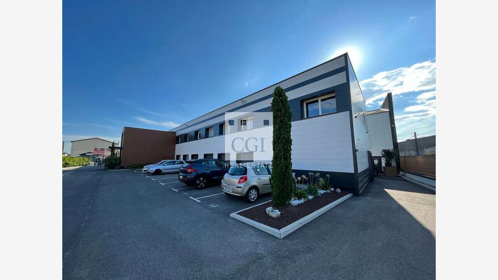 A louer bureaux neufs 112m² RDC à Décines-Charpieu