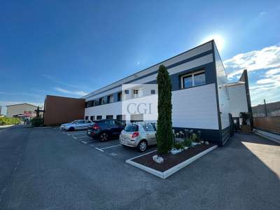 A louer bureaux neufs 112m² RDC à Décines-Charpieu