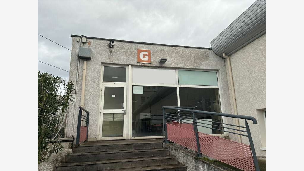 Bureaux 274m² à louer à Décines-Charpieu