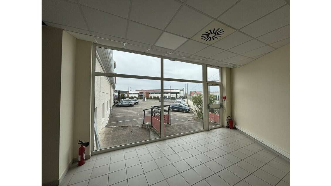 Bureaux 274m² à louer à Décines-Charpieu