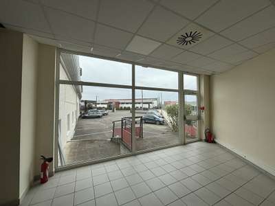 Bureaux 274m² à louer à Décines-Charpieu
