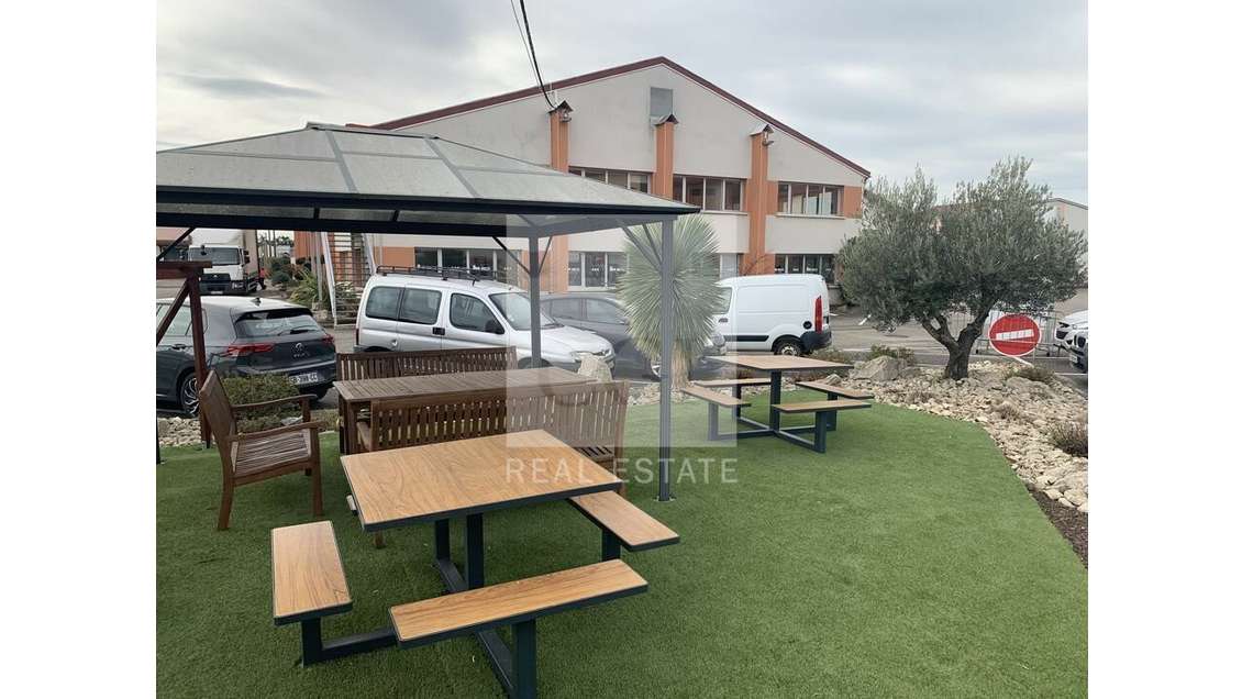 Bureaux 380m² en étage à louer à Décines-Charpieu