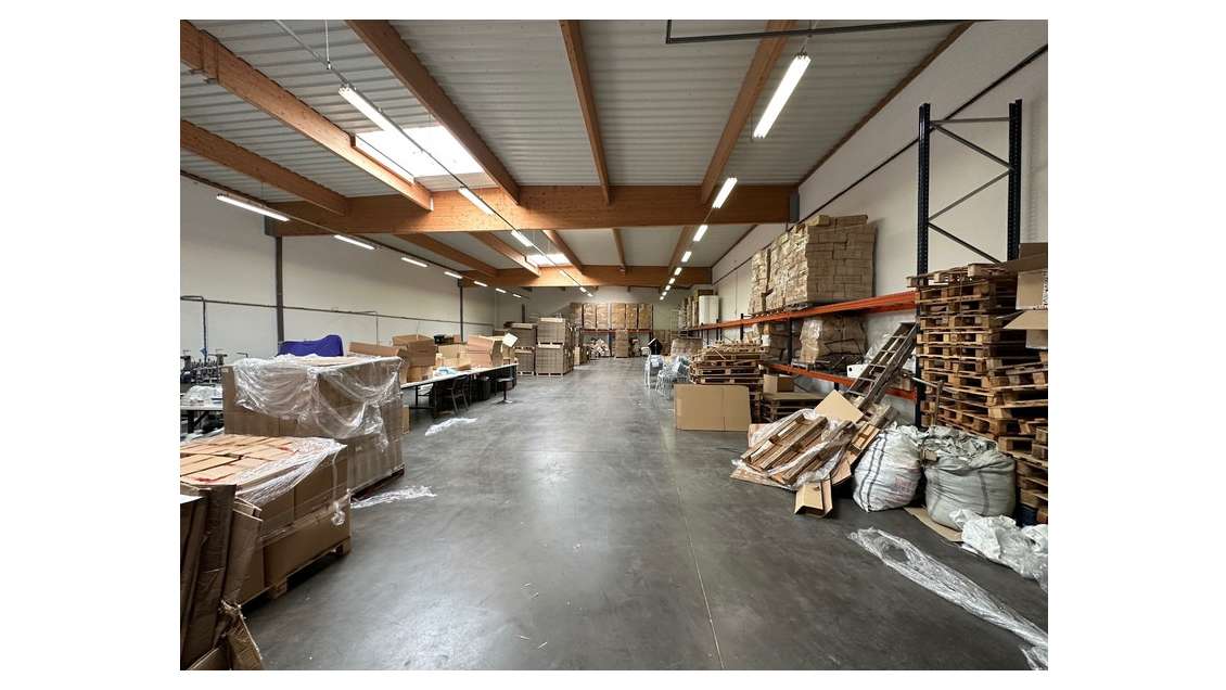 Entrepôts et bureaux à louer à Décines-Charpieu