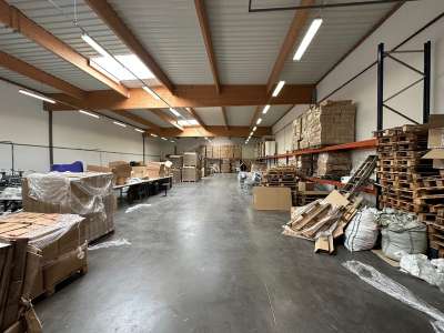 Entrepôts et bureaux à louer à Décines-Charpieu