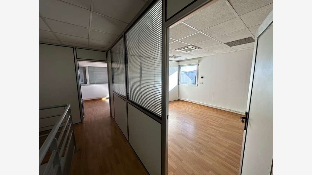 Entrepôts et bureaux à louer à Décines-Charpieu