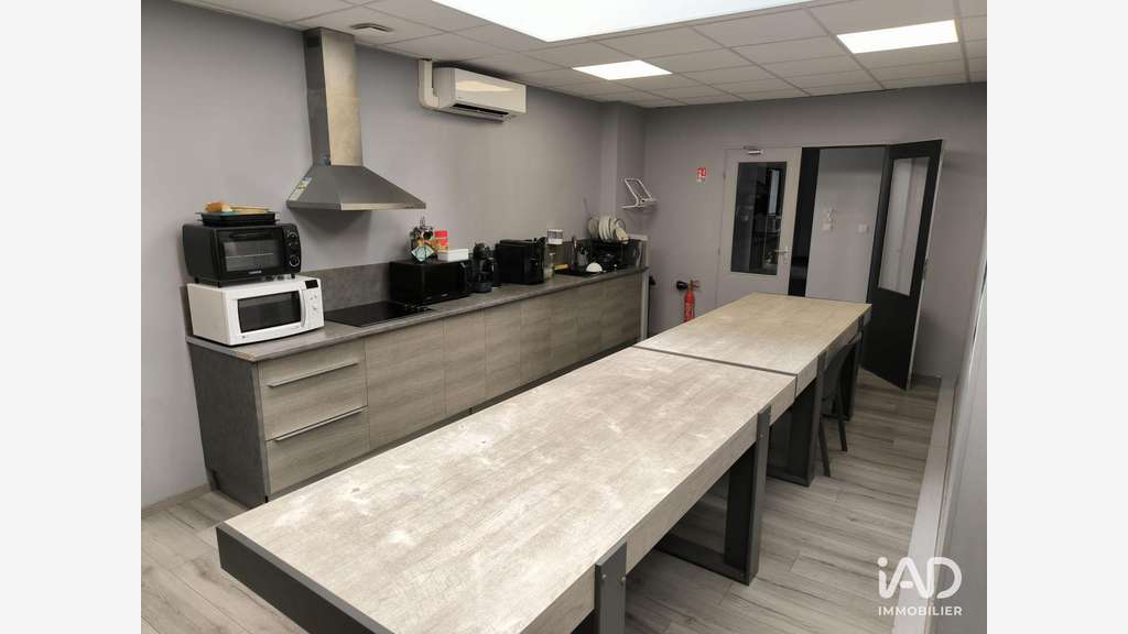 A louer bureaux de 430m² à Décines-Charpieu