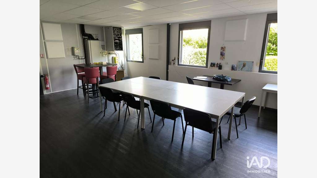 A louer bureaux de 430m² à Décines-Charpieu