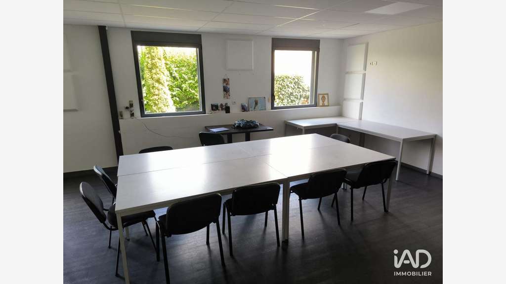 A louer bureaux de 430m² à Décines-Charpieu