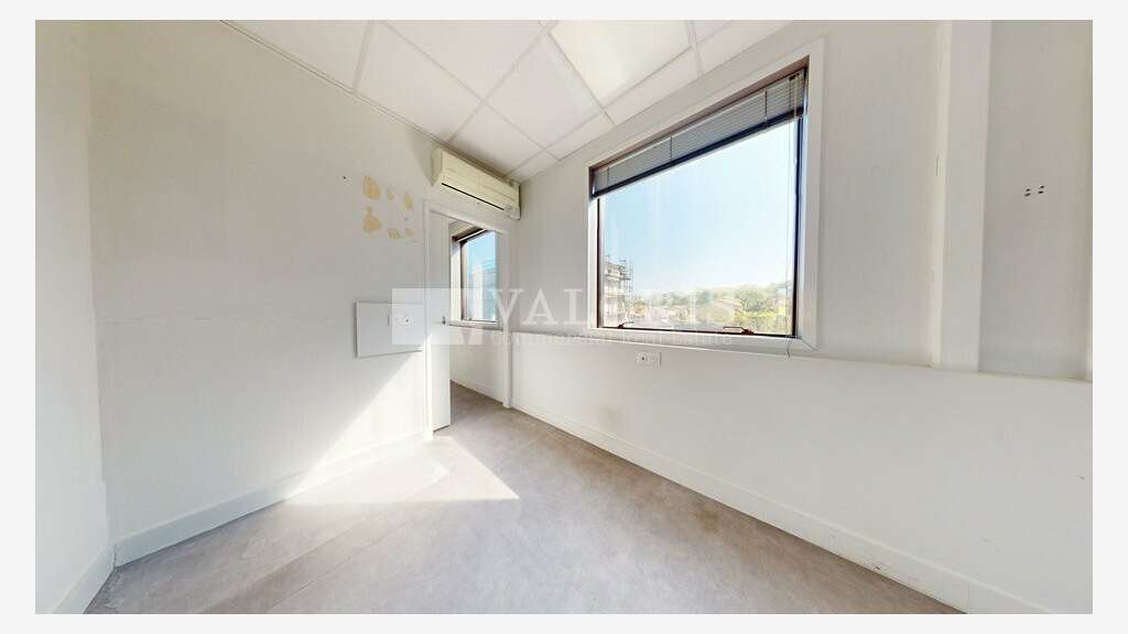 A louer bureaux fonctionnels 138m² Décines Centre