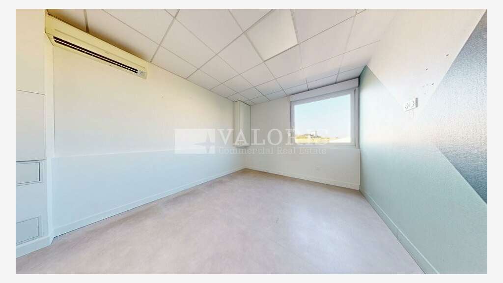 A louer bureaux fonctionnels 138m² Décines Centre