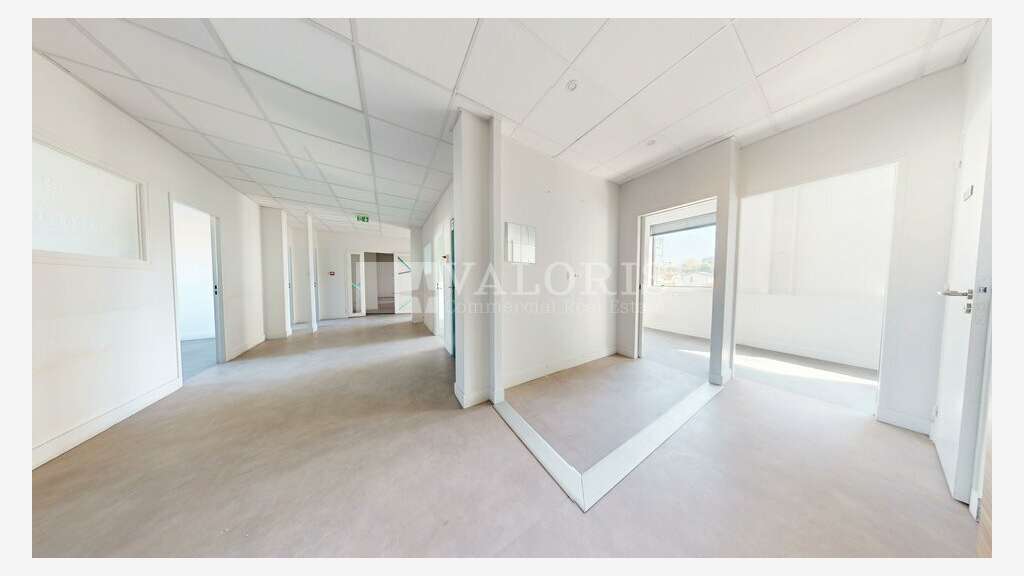 A louer bureaux fonctionnels 138m² Décines Centre