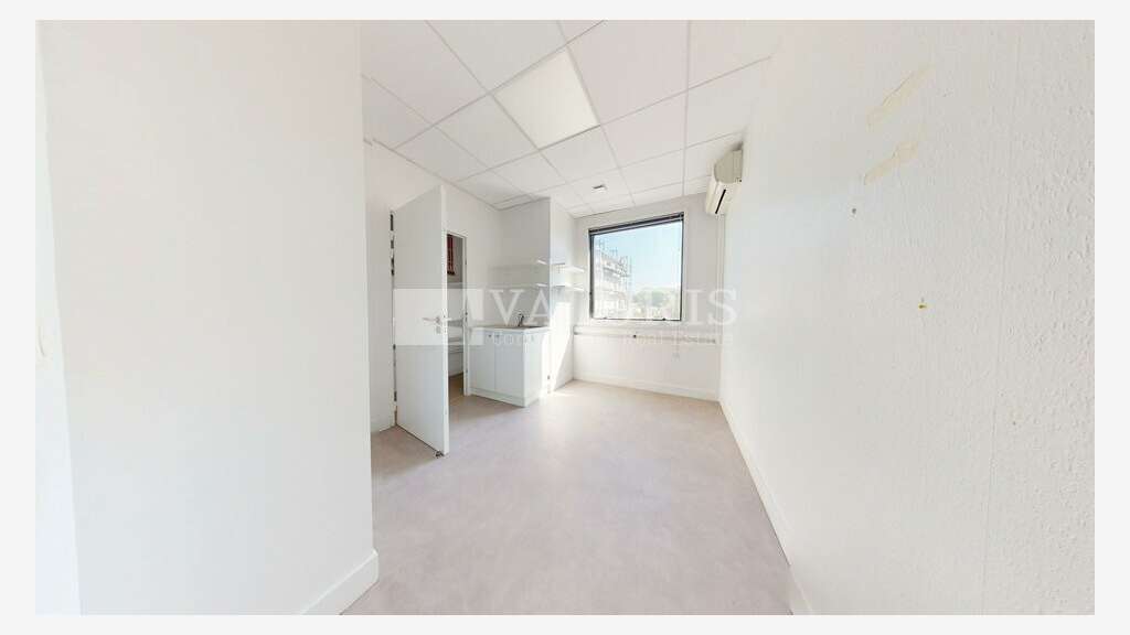 A louer bureaux fonctionnels 138m² Décines Centre