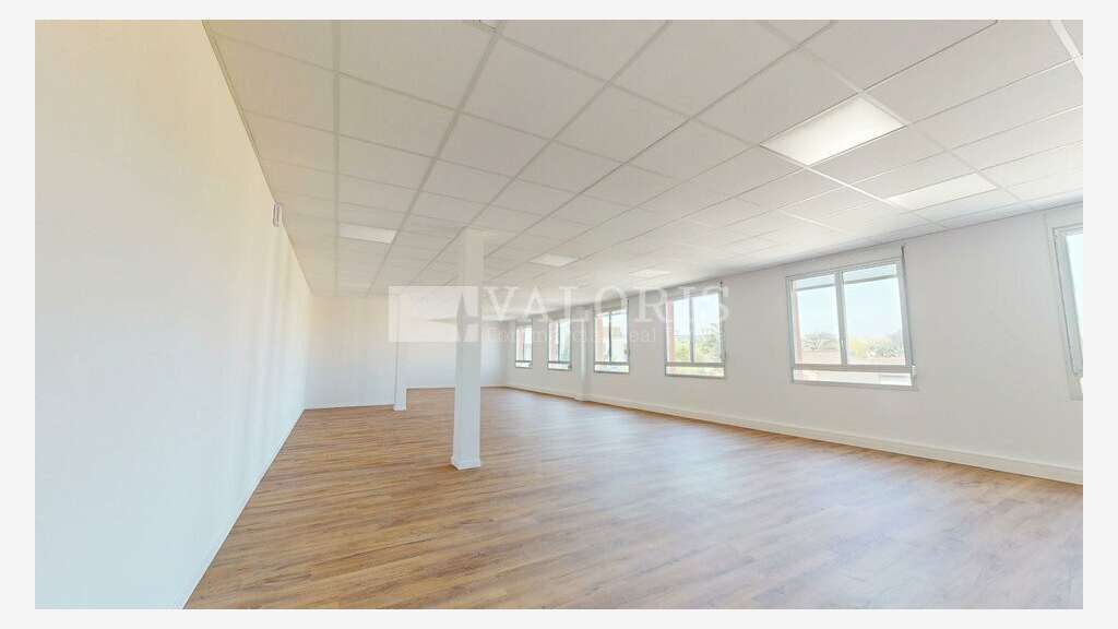 Bureaux de 113m² à louer à Décines-Charpieu centre